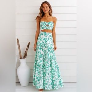 RUNAWAY AYLA CROP TOP GREEN & RUNAWAY AYLA MAXI SKIRT GREEN
